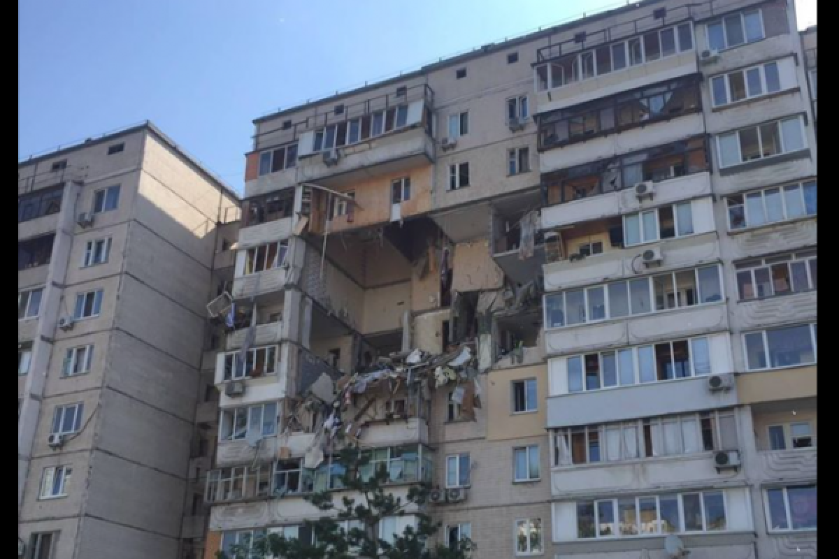 В киевской многоэтажке взорвался газ: под завалами могут быть люди (видео) В киевской многоэтажке взорвался газ: под завалами могут быть люди (видео)
