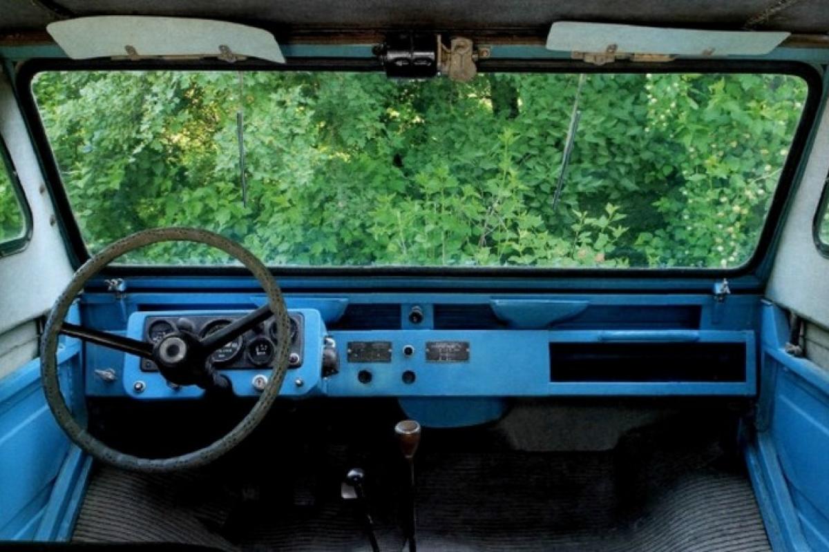 Їздити потрібно лежачи: в мережі показали унікальний український автомобіль (фото) Їздити потрібно лежачи: в мережі показали унікальний український автомобіль (фото)