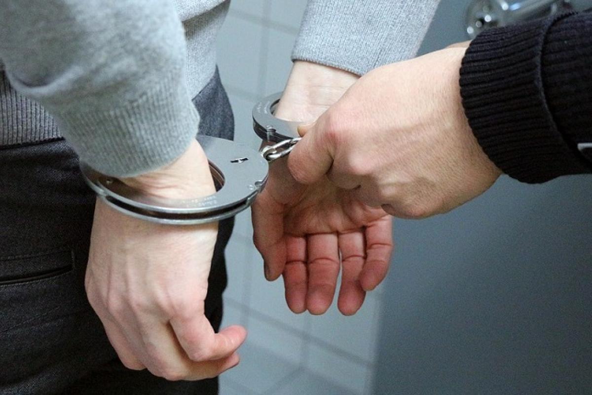 На Луганщине рецидивиста осудили за ограбление и изнасилование старушки