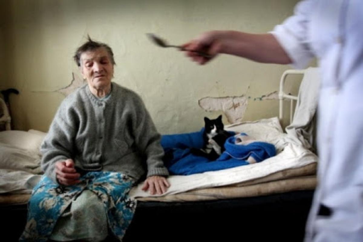 У Рівному в пансіонаті для літніх людей били постояльців (відео) У Рівному в пансіонаті для літніх людей били постояльців (відео)