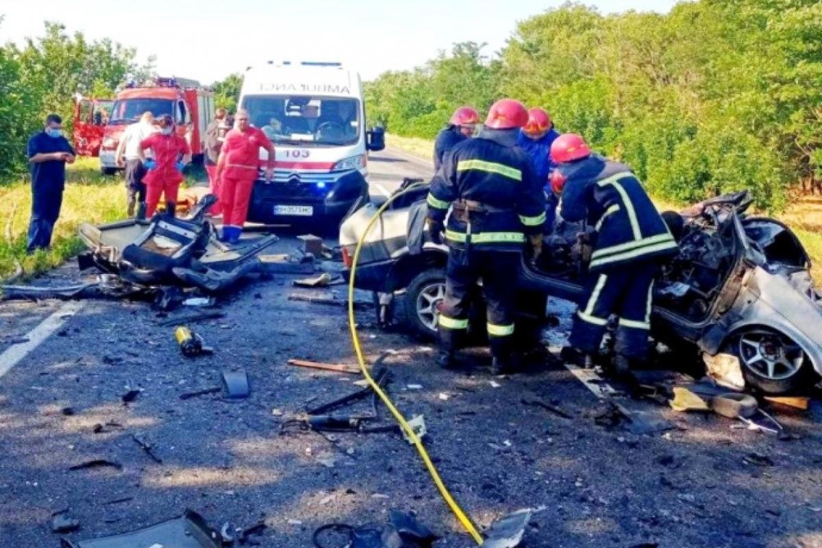 У ДТП в Одеській області загинули шість осіб, постраждала маленька дитина У ДТП в Одеській області загинули шість осіб, постраждала маленька дитина