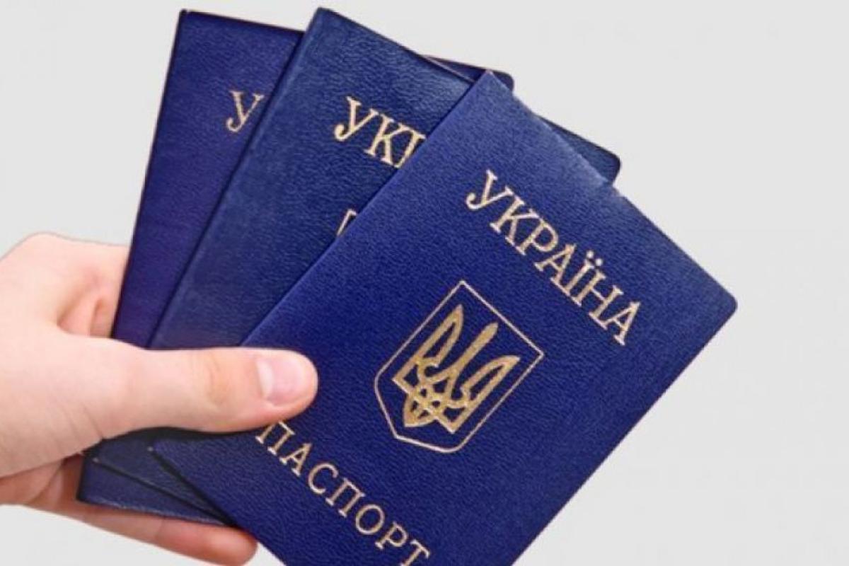 В Україні хочуть скасувати паперові паспорти: що їх замінить і як це буде відбуватися В Україні хочуть скасувати паперові паспорти: що їх замінить і як це буде відбуватися