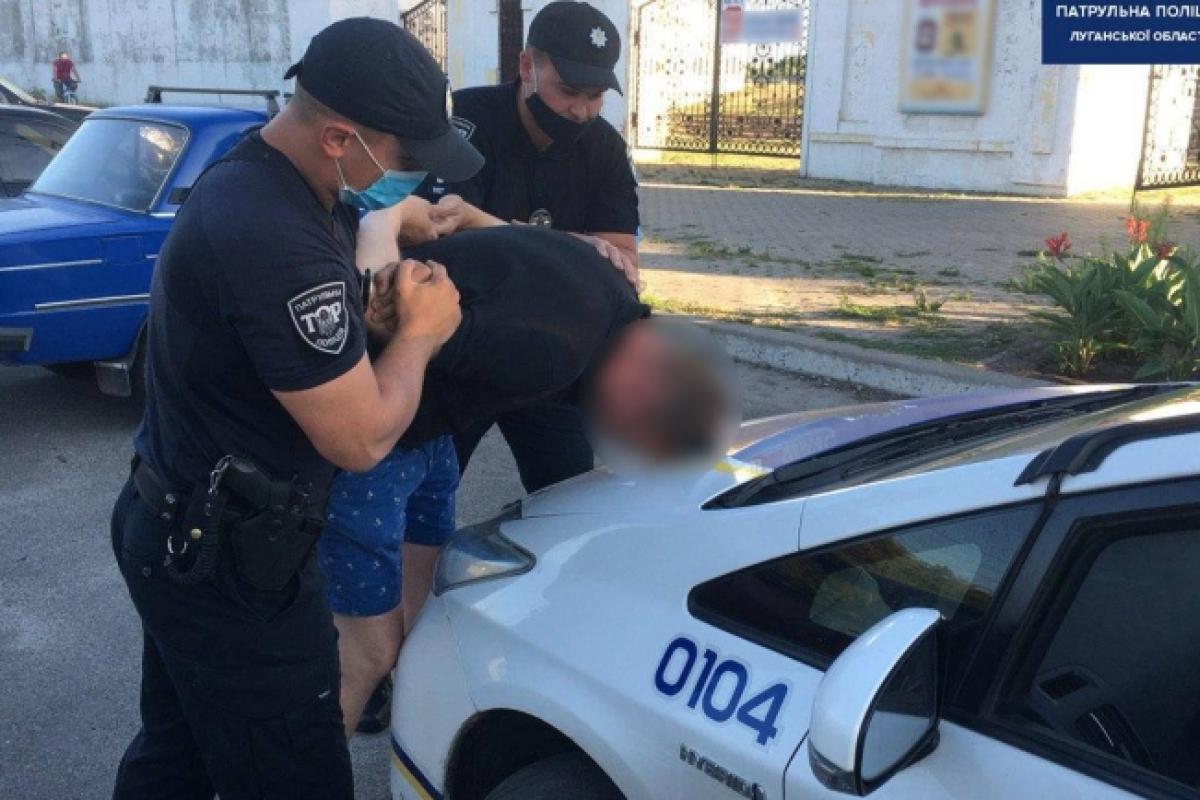 Показывал всем свои половые органы: в Лисичанске задержан странный субъект Показывал всем свои половые органы: в Лисичанске задержан странный субъект