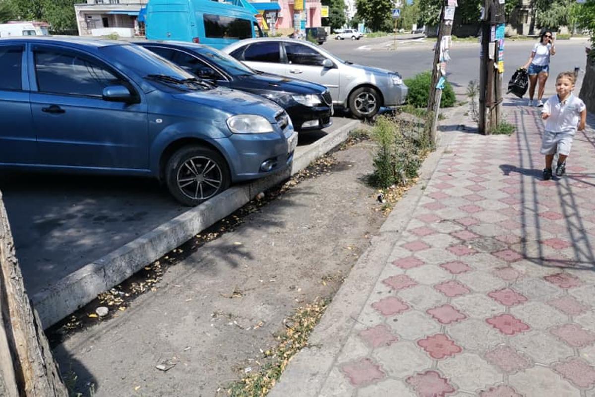 Розруха в головах: що відбувається на вулицях Лисичанська (фото) Розруха в головах: що відбувається на вулицях Лисичанська (фото)