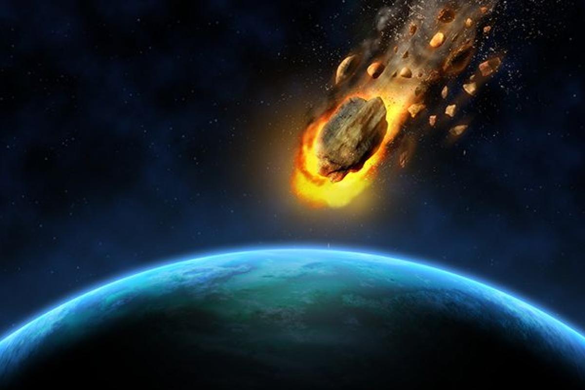 Не виключене зіткнення: до Землі на шаленій швидкості летить величезна космічна скеля