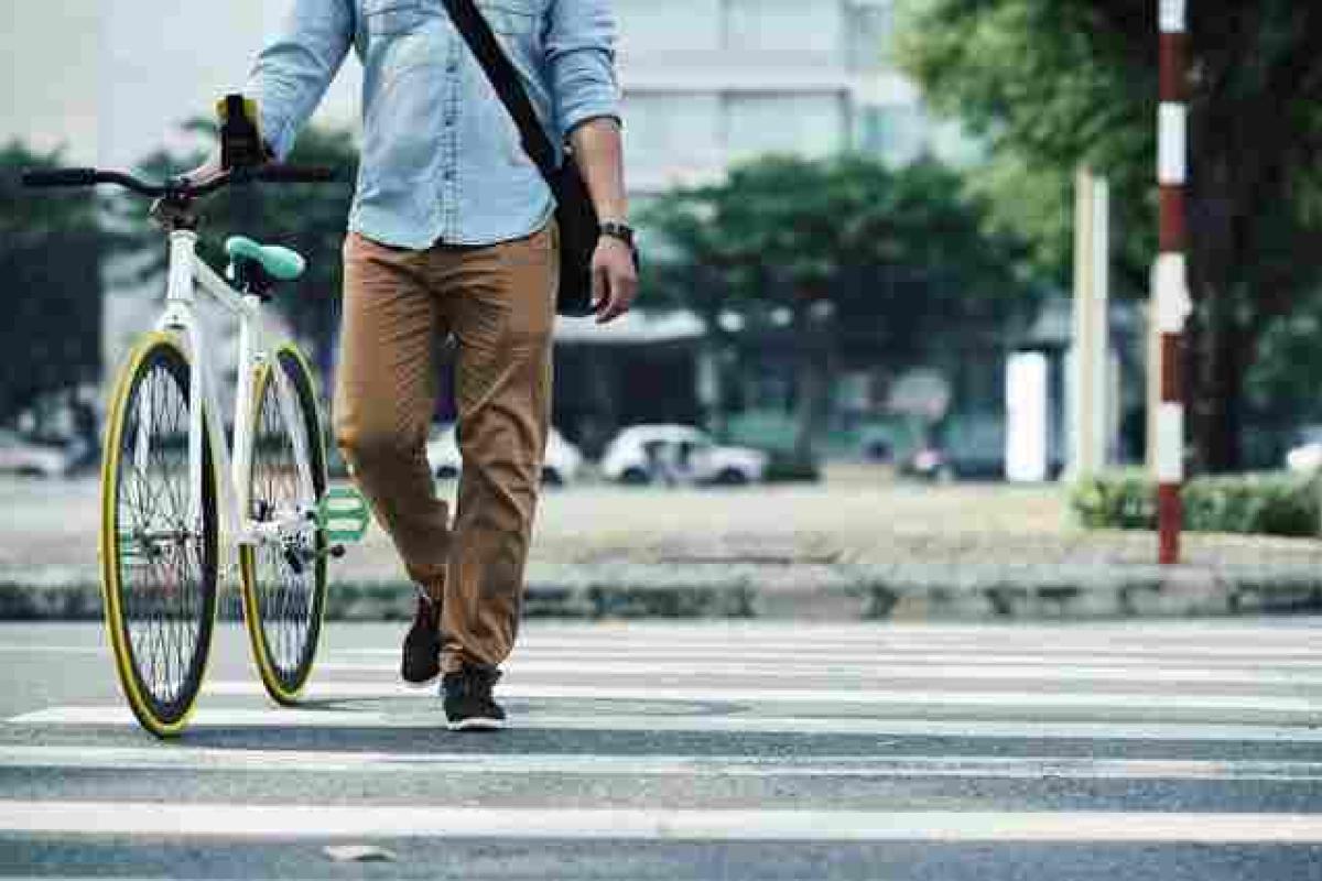 В Украине планируют обязать велосипедистов надевать защитный шлем В Украине планируют обязать велосипедистов надевать защитный шлем