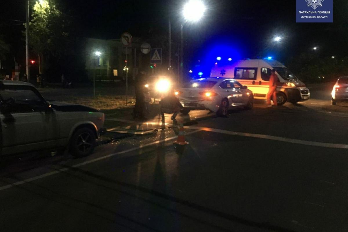 В Северодонецке столкнулись ВАЗ и Opel, есть пострадавшие (фото) В Северодонецке столкнулись ВАЗ и Opel, есть пострадавшие (фото)