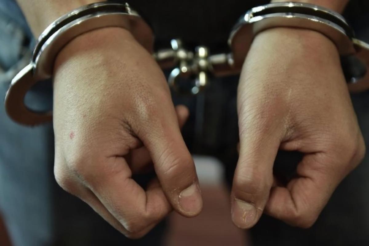 Засуджено чоловіка, який біля КПВВ "Станиця Луганська" зруйнував знак "Україна" Засуджено чоловіка, який біля КПВВ "Станиця Луганська" зруйнував знак "Україна"