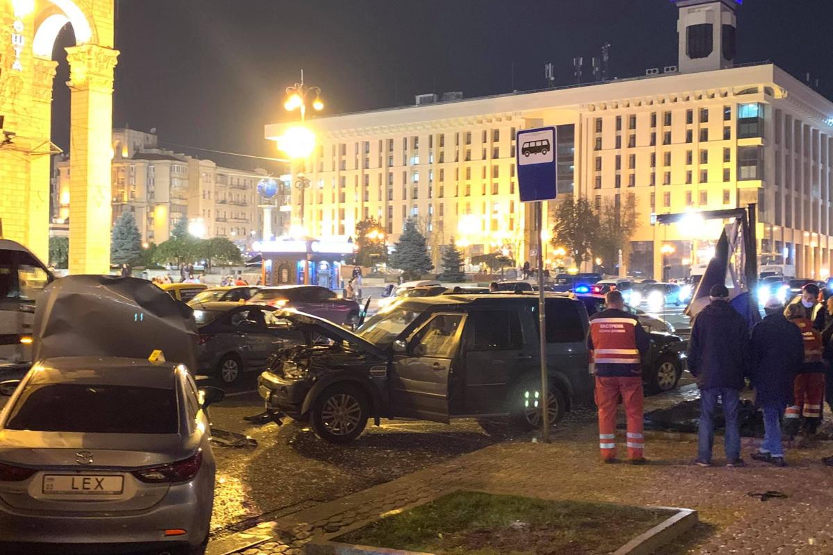 На Майдані в Києві водій Land Rover влаштував смертельну ДТП, двоє людей загинули На Майдані в Києві водій Land Rover влаштував смертельну ДТП, двоє людей загинули
