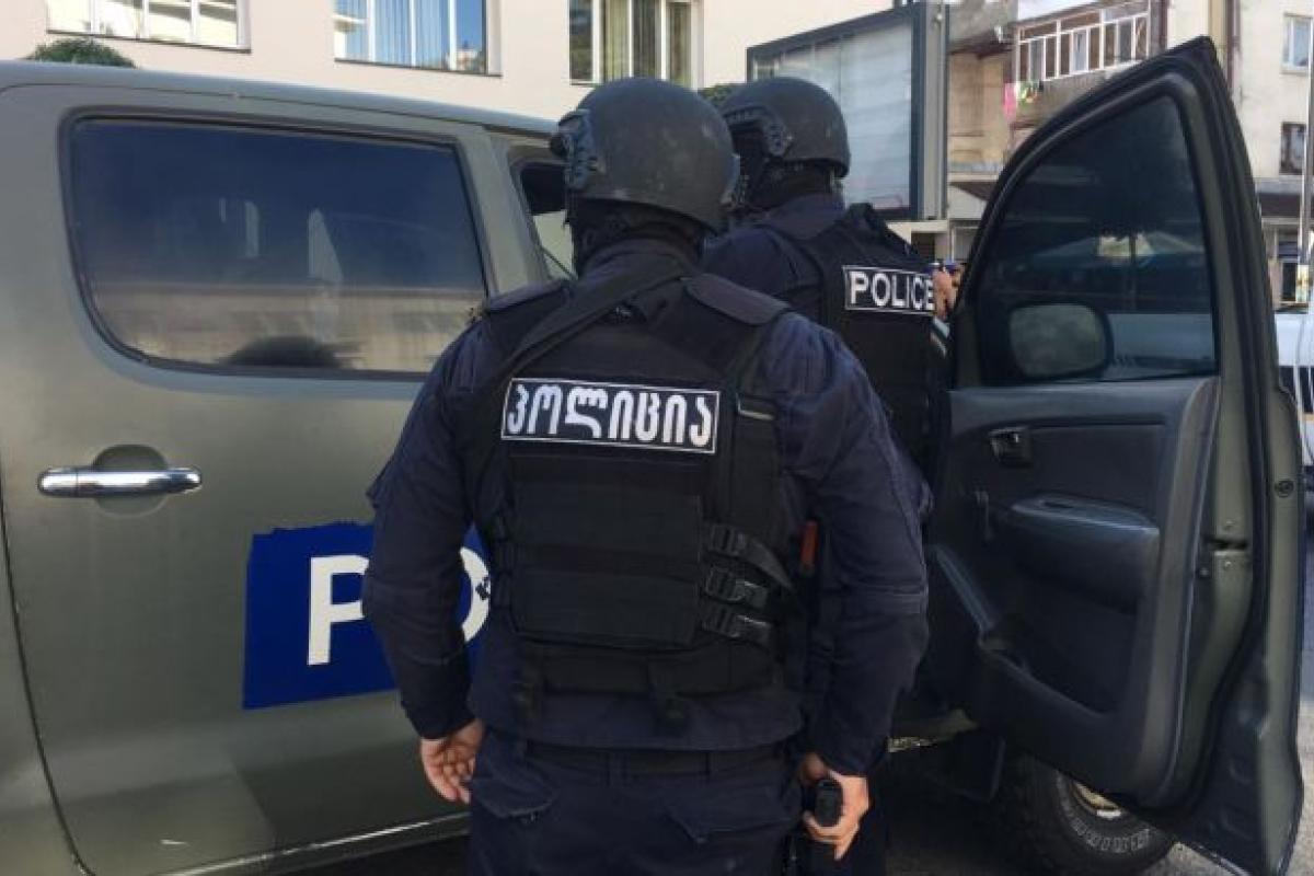 В Грузии задержали мужчину, захватившего заложников в банке