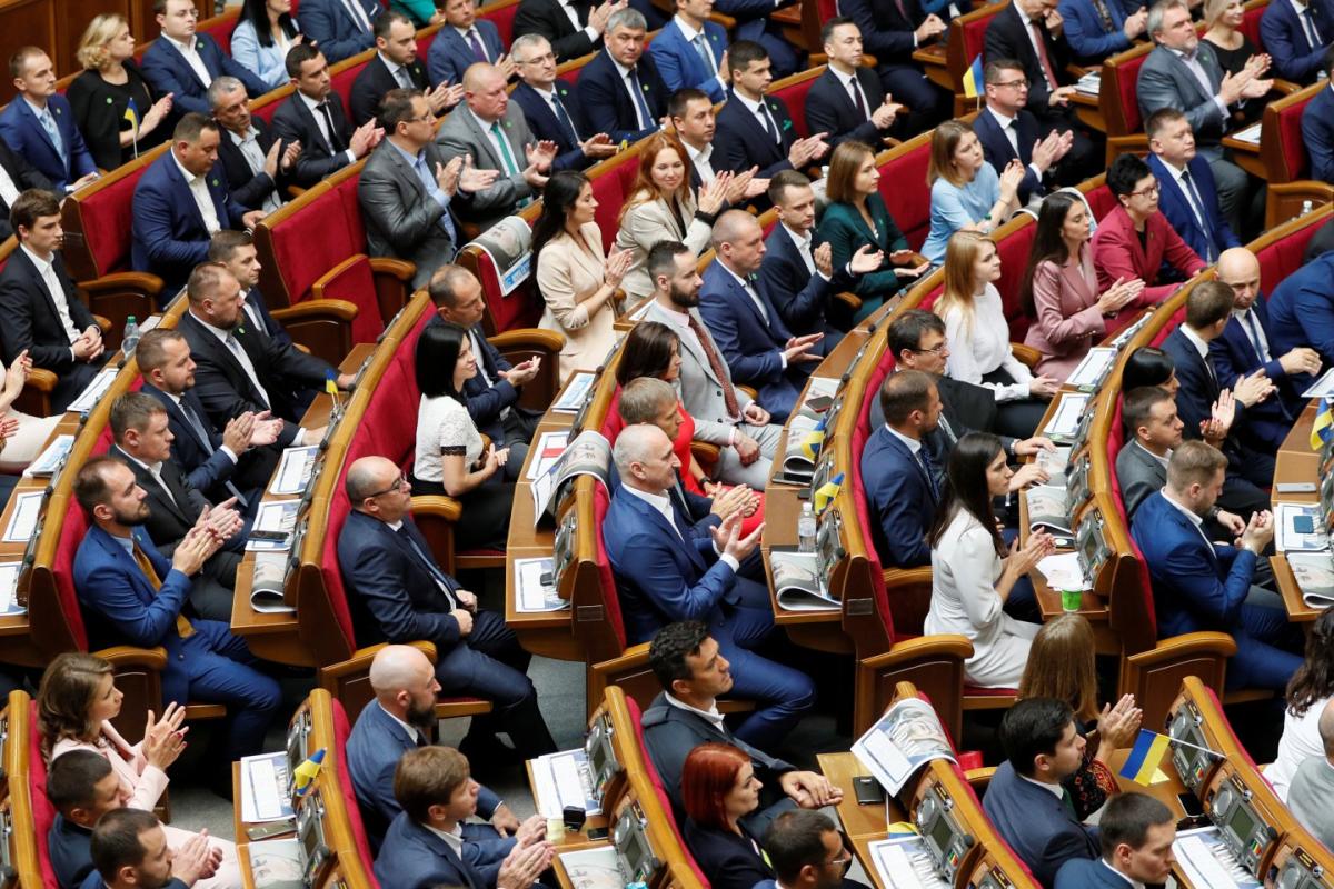У Верховній Раді проходить збір підписів за відставку суддів КСУ У Верховній Раді проходить збір підписів за відставку суддів КСУ