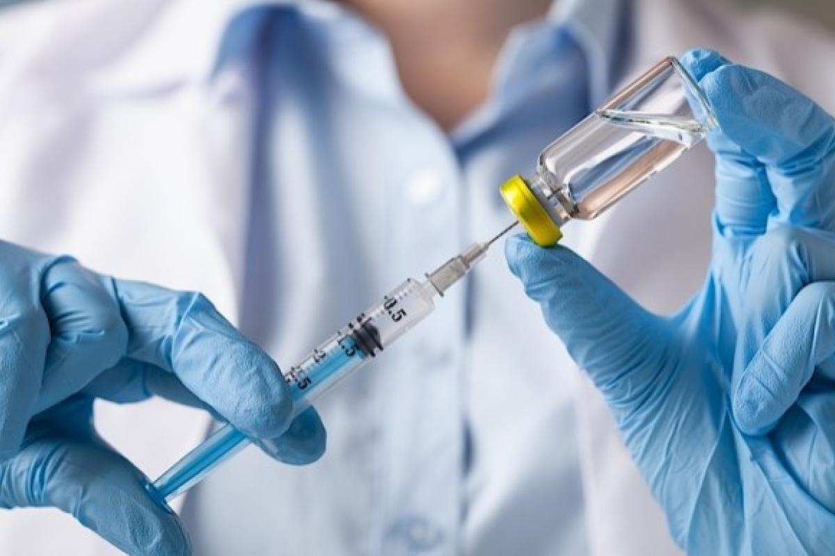 Вакцину проти COVID-19 отримають безкоштовно тільки 20% українців Вакцину проти COVID-19 отримають безкоштовно тільки 20% українців