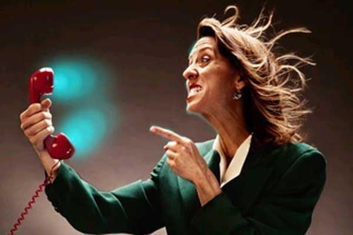 Страшно звонить и что-то спрашивать: хамство и агрессия в регионе переходят границы Страшно звонить и что-то спрашивать: хамство и агрессия в регионе переходят границы