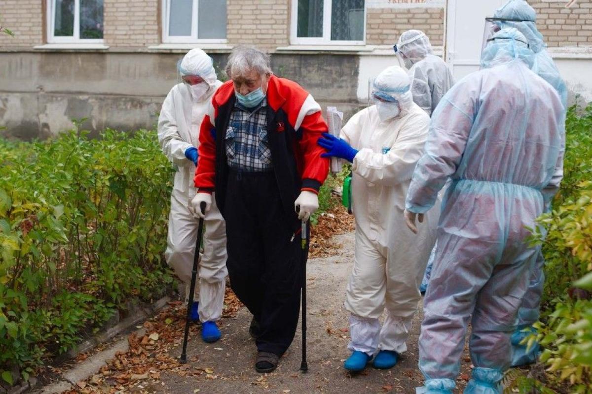 У Лисичанську медики хворіють на COVID-19, але джерело зараження - не робота