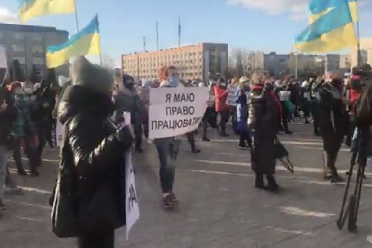 Митинг против усиления карантина и борьба с COVID-19 в Лисичанске: главные новости региона за 11 ноября