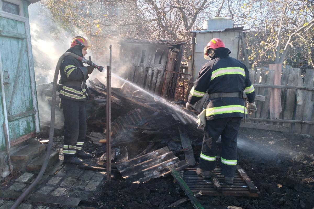 За шаг до беды: в Лисичанске произошел пожар на территории частного дома