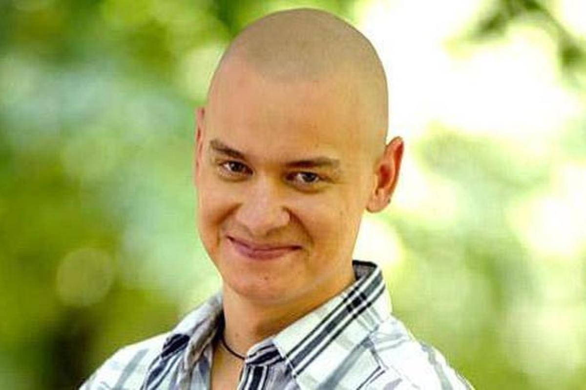 Отрастил усы и волосы впервые за 19 лет: Евгений Кошевой из "Квартала 95" радикально сменил внешность (фото) Отрастил усы и волосы впервые за 19 лет: Евгений Кошевой из "Квартала 95" радикально сменил внешность (фото)