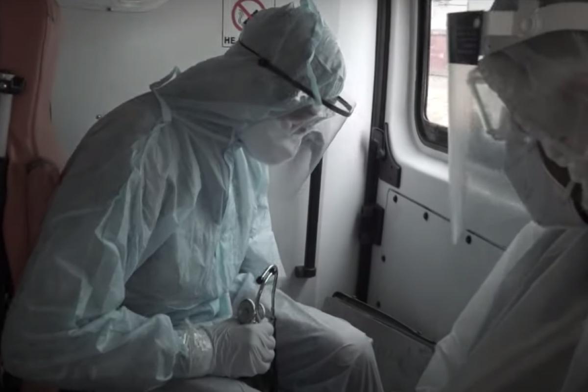 История одного выезда бригады "скорой помощи": как в Лисичанске госпитализируют пациентов с COVID-19 (видео)