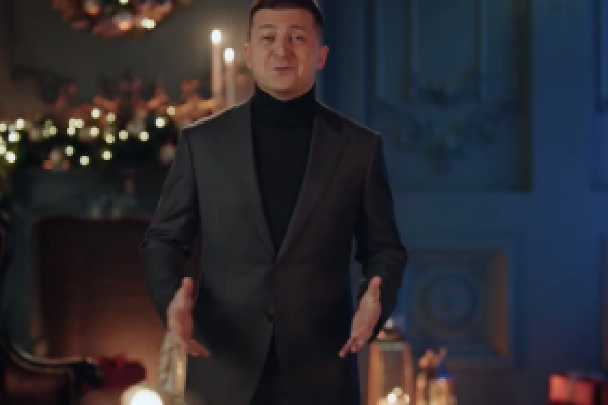 Зеленский поздравил украинцев с католическим Рождеством (видео) Зеленский поздравил украинцев с католическим Рождеством (видео)