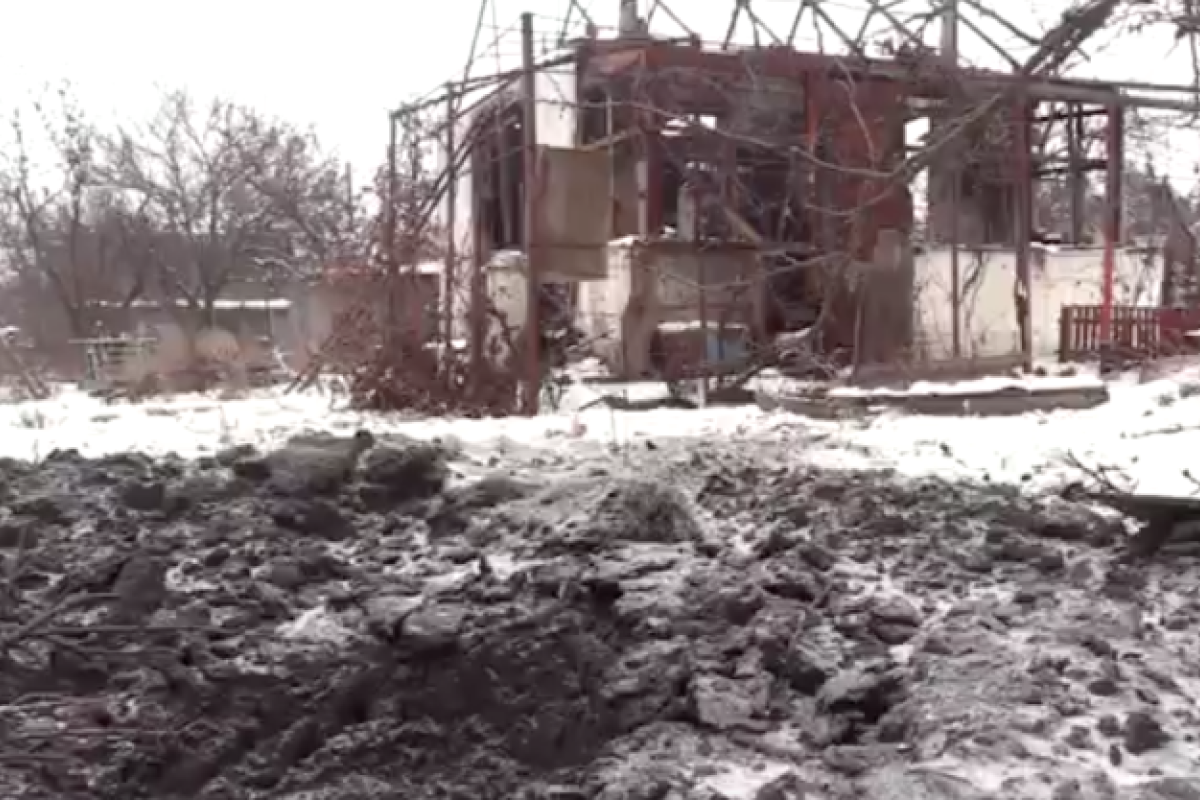 На Донбасі окупанти відкрили вогонь по мирному населенню (відео) На Донбасі окупанти відкрили вогонь по мирному населенню (відео)