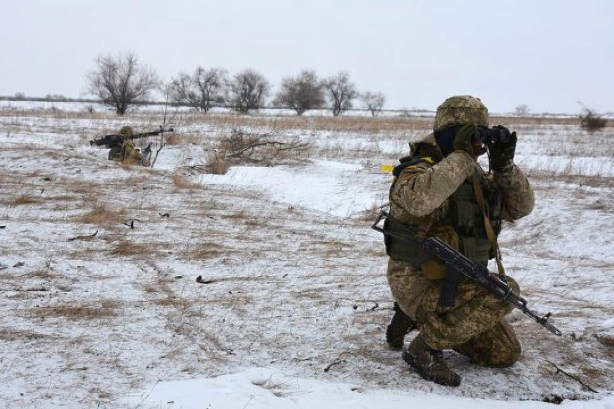 Окупанти на Донбасі знову відкрили вогонь по українських військових Окупанти на Донбасі знову відкрили вогонь по українських військових