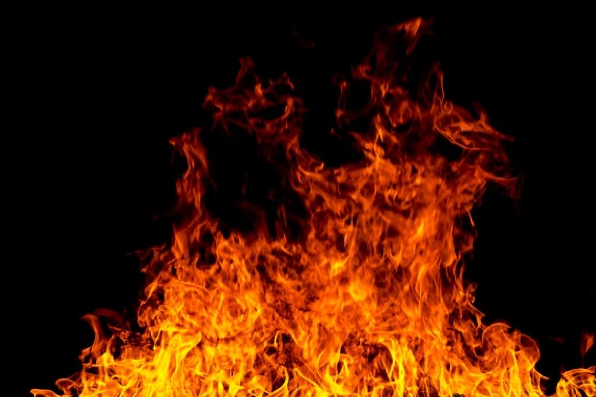 На Луганщині під час ліквідації пожежі в нежитловому будинку виявили труп На Луганщині під час ліквідації пожежі в нежитловому будинку виявили труп