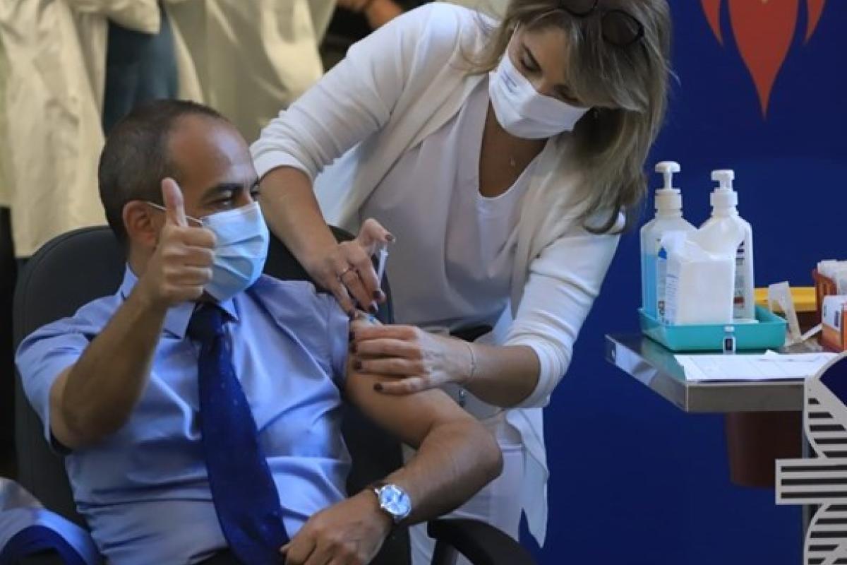 Израиль начал массовую вакцинацию против COVID-19