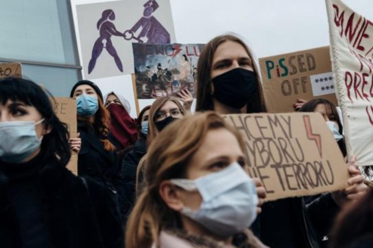 В Польше вспыхнули новые акции протеста из-за запрета абортов В Польше вспыхнули новые акции протеста из-за запрета абортов