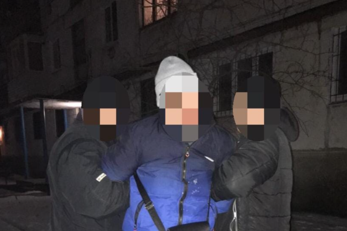 Затримано жителя Сєвєродонецька, який видавав себе за поліцейського і дурив людей Затримано жителя Сєвєродонецька, який видавав себе за поліцейського і дурив людей