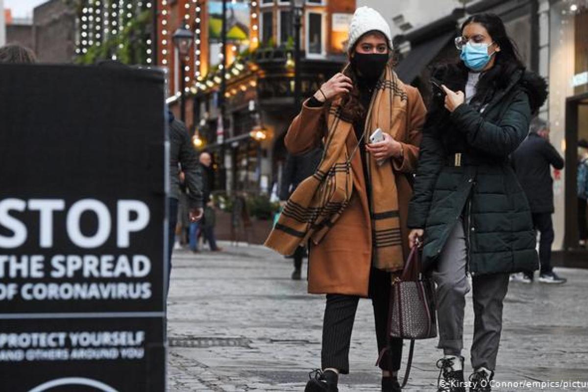 У Великобританії планують платити тим, хто отримає позитивний тест на COVID-19