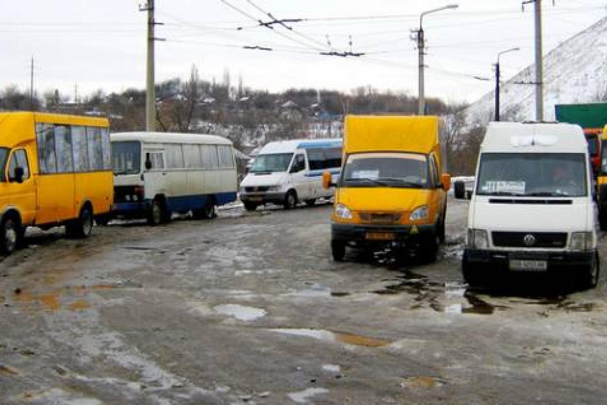 У маршрутках Лисичанська подорожчав проїзд: перелік маршрутів та нові тарифи У маршрутках Лисичанська подорожчав проїзд: перелік маршрутів та нові тарифи