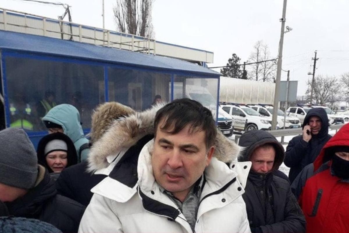 В Одесі моряки перекрили трасу, Саакашвілі приєднався до акції протесту В Одесі моряки перекрили трасу, Саакашвілі приєднався до акції протесту