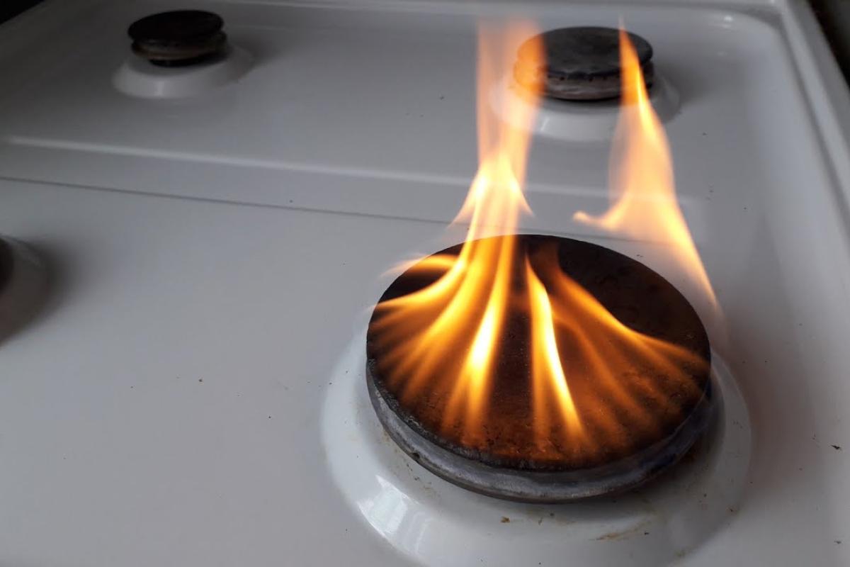 Якість газу в квартирах погіршилася: українцям розповіли, хто винен і що робити