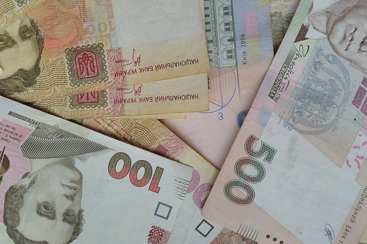На Луганщині "гуляють" фальшиві гроші: які купюри можуть виявитися "липовими" На Луганщині "гуляють" фальшиві гроші: які купюри можуть виявитися "липовими"