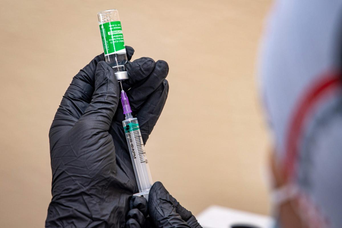 Зеленський висловився про вакцину AstraZeneca, яку використовують в Україні