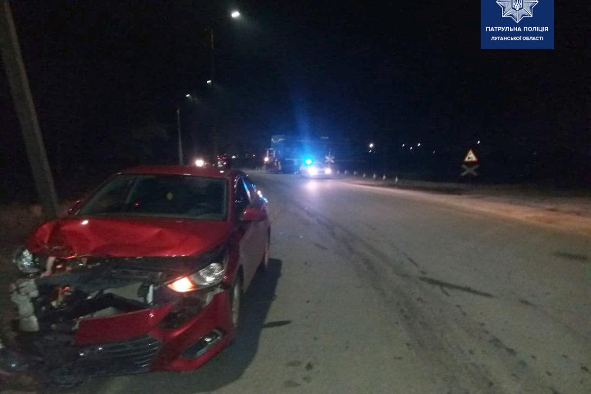 У Рубіжному 22-річна дівчина на авто зіткнулася з тепловозом (фото) У Рубіжному 22-річна дівчина на авто зіткнулася з тепловозом (фото)