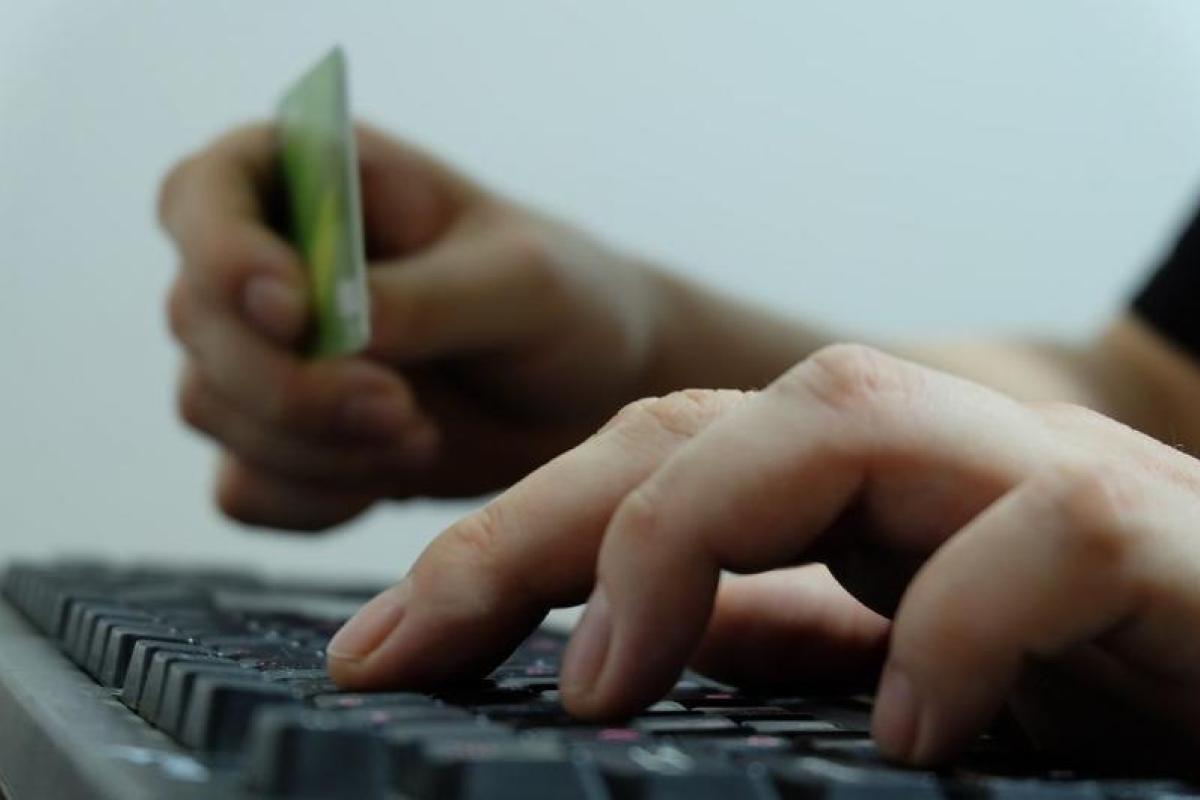 Вместо телефона за 32 тысячи гривен - муляж: как аферисты дурят жителей Луганщины Вместо телефона за 32 тысячи гривен - муляж: как аферисты дурят жителей Луганщины