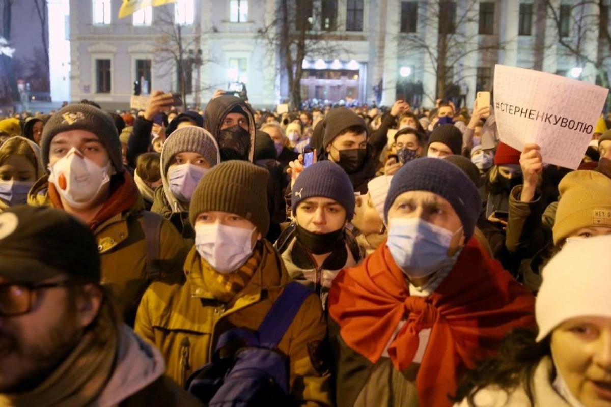 Геращенко прокомментировал акцию протеста под Офисом президента Геращенко прокомментировал акцию протеста под Офисом президента