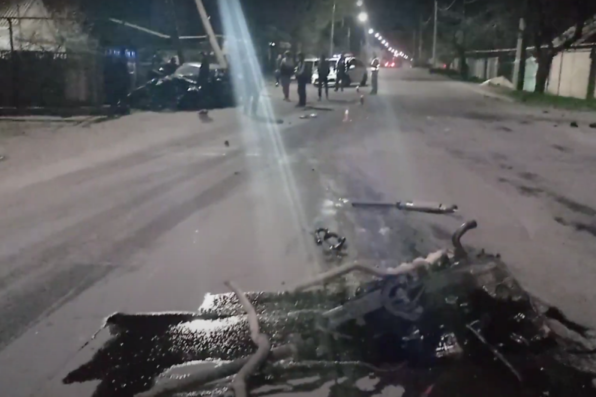 "До хороших доріг ще й мізки потрібні": у Лисичанську сталася руйнівна ДТП (відео) "До хороших доріг ще й мізки потрібні": у Лисичанську сталася руйнівна ДТП (відео)