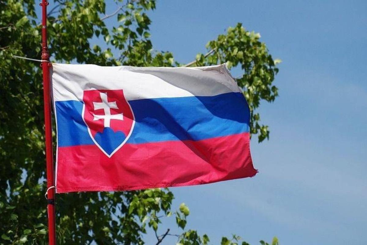 Словакия обеспокоена наращиванием российских войск на границах с Украиной Словакия обеспокоена наращиванием российских войск на границах с Украиной