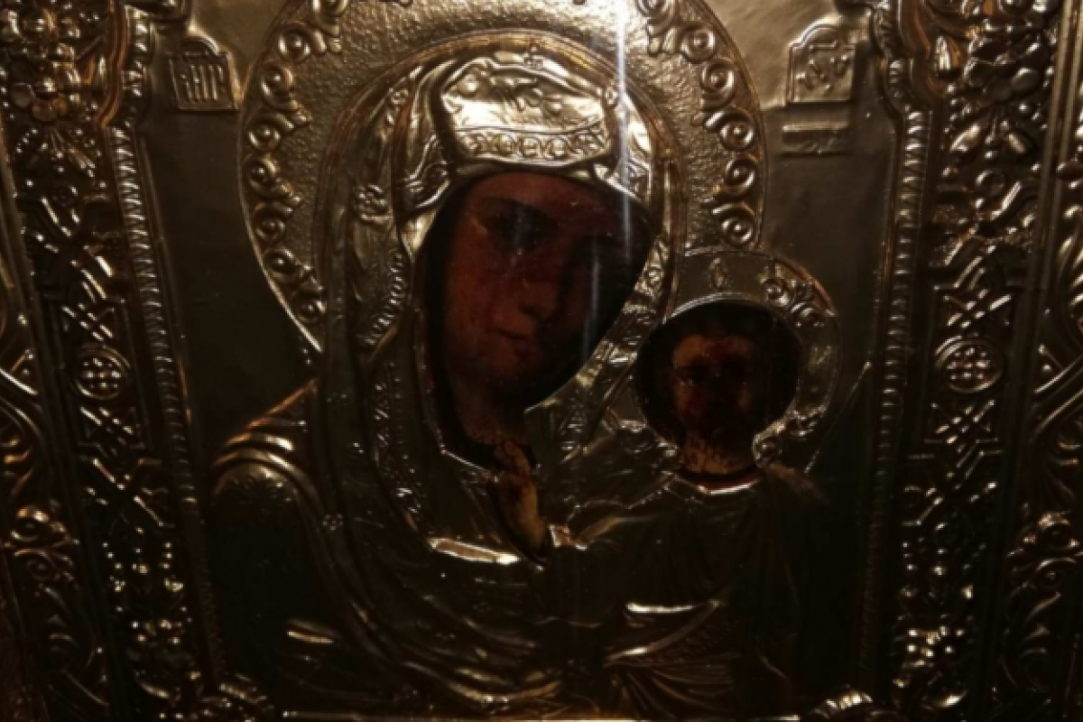 Поганий знак: в одному з українських сіл замироточила ікона (фото)