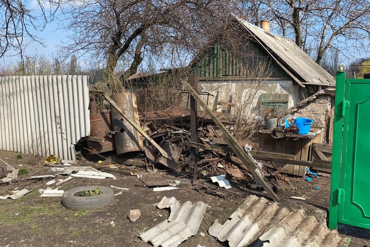 Окупанти на Донбасі продовжують порушувати режим "тиші" та обстрілювати будинки мирних жителів Окупанти на Донбасі продовжують порушувати режим "тиші" та обстрілювати будинки мирних жителів