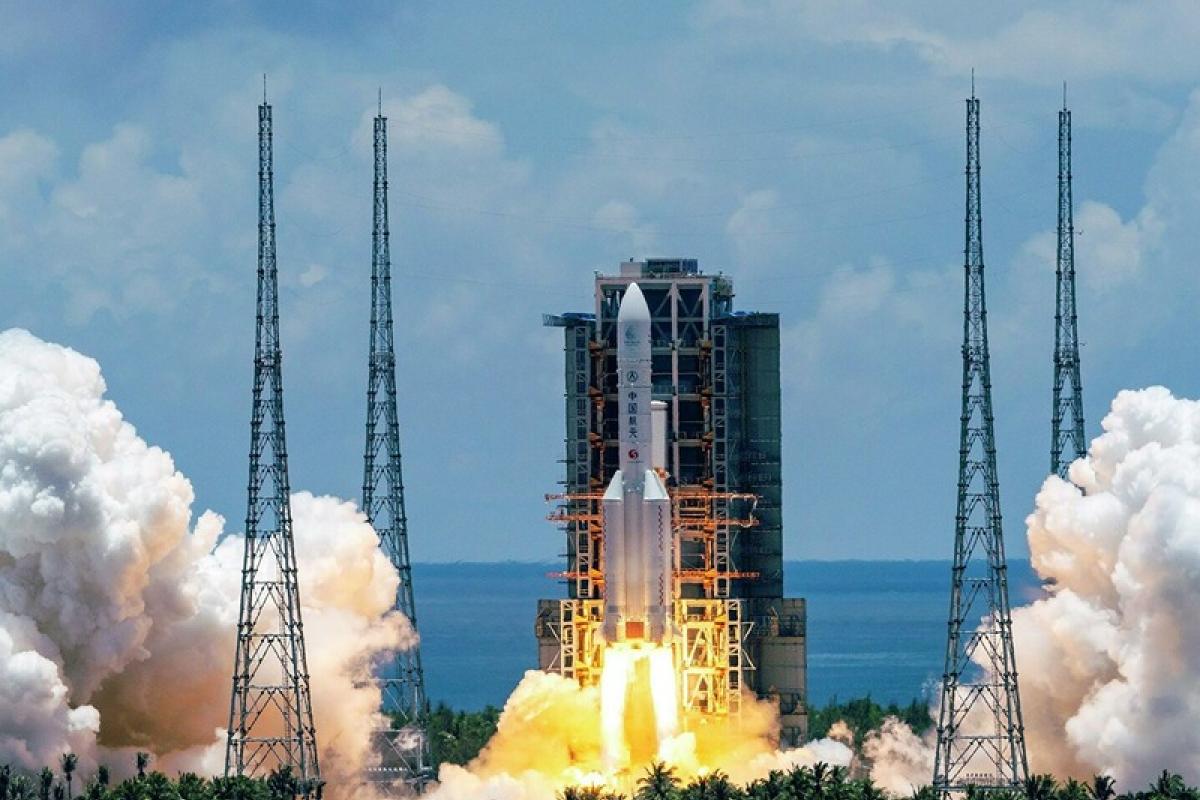 Стало відомо, коли та куди саме впаде 22-тонна китайська ракета