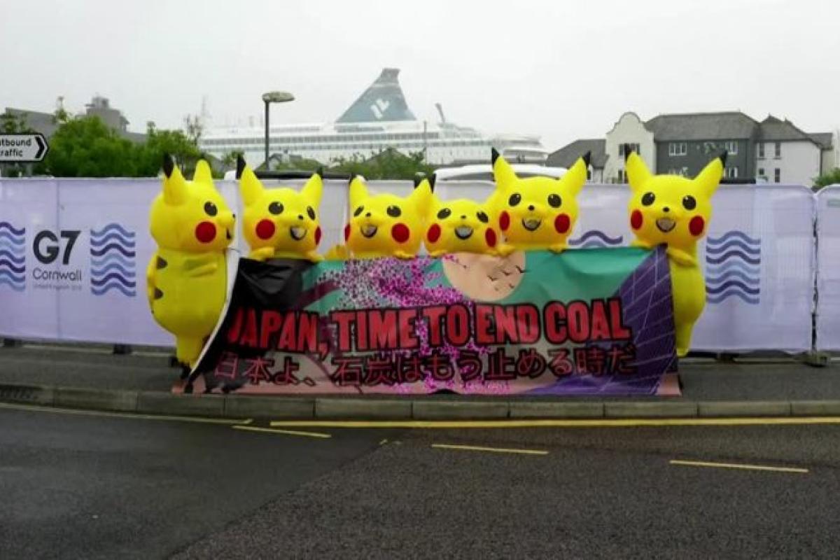 В день открытия саммита G7 в Великобритании прошла необычная акция протеста (фото)