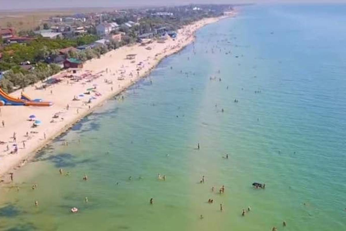 Пляжі українських курортів затопило через сильний шторм (фото)