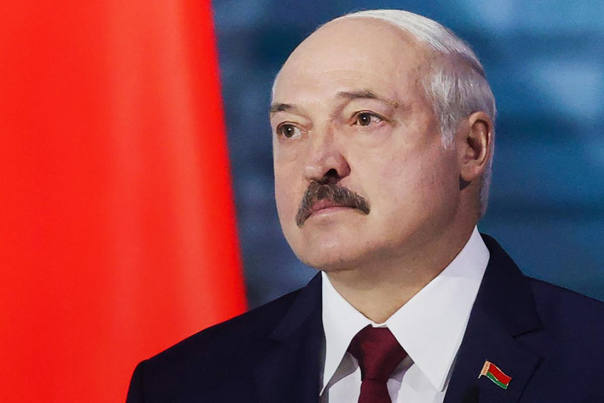 Лукашенко допустил введение военного положения из-за санкций ЕС Лукашенко допустил введение военного положения из-за санкций ЕС