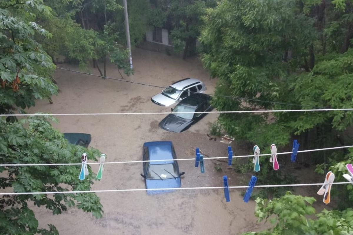 В результате наводнения в Ялте погиб один человек, - СМИ В результате наводнения в Ялте погиб один человек, - СМИ