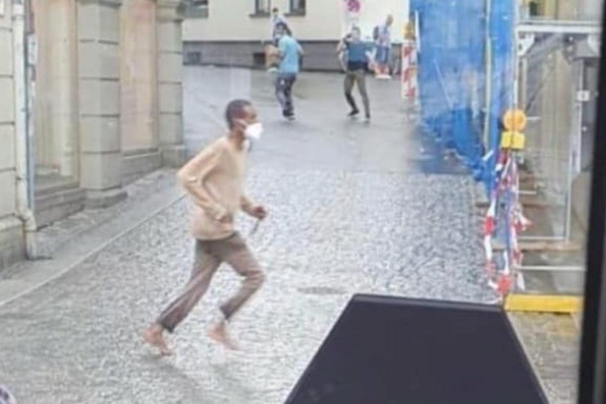 У Німеччині чоловік з ножем напав на перехожих: є загиблі