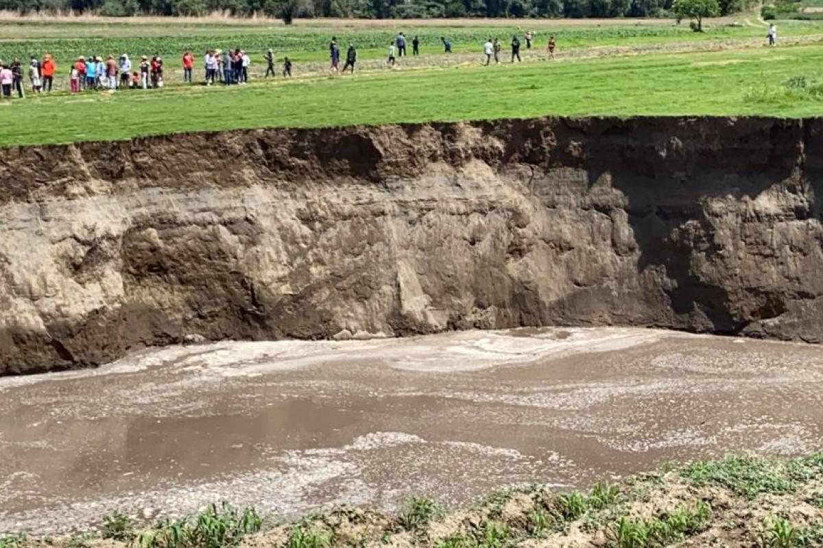 У Мексиці утворилася гігантська воронка, яка поглинула житловий будинок (фото) У Мексиці утворилася гігантська воронка, яка поглинула житловий будинок (фото)