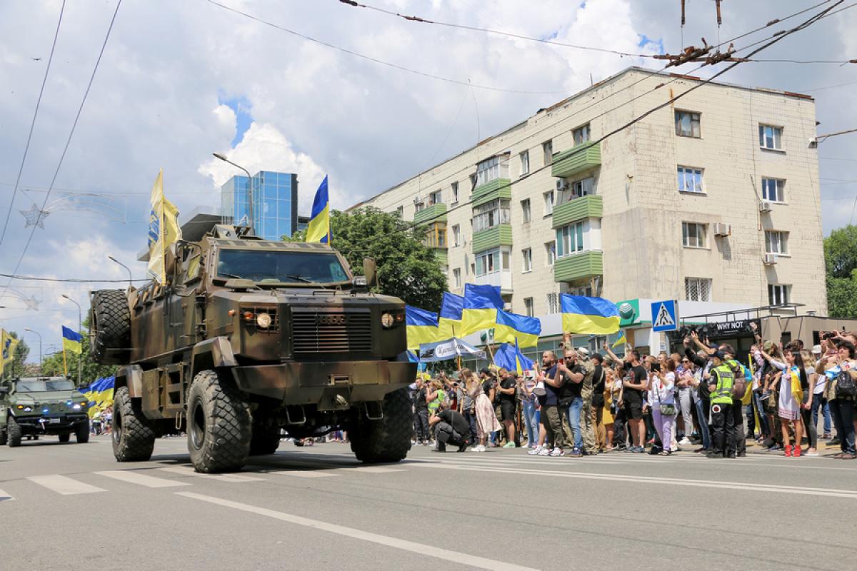 В Мариуполе прошел военный парад, приуроченный 7-й годовщине освобождения города (фото и видео) В Мариуполе прошел военный парад, приуроченный 7-й годовщине освобождения города (фото и видео)